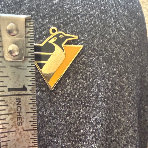 Pittsburgh Penguins - Gold and Black vintage Penguin Pendant - Picture 6 of 7